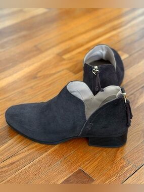 Kenneth Cole Side Way Suede Booties 8M